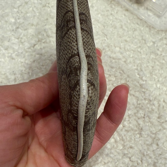 Gucci Beige Monogram Zip Pouch - Picture 3 of 9